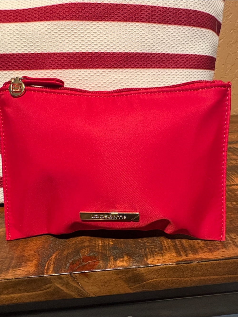 Bolso NWT Large Canvas Reversible Tote with Liz Claiborne Red Nylon Pouch - Picture 2 of 8
